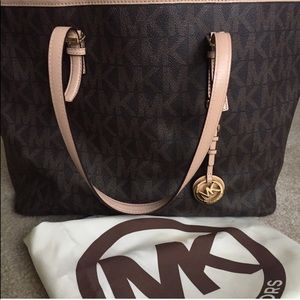 NOT SOLD, MK Jet Set Travel Medium Tote